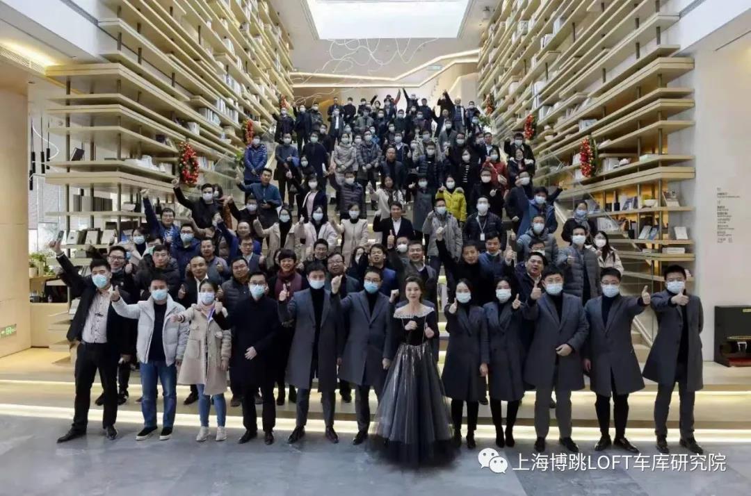 昌平全国一百多人在华侨城汉口道6号参观研讨LOFT专利车库技术！